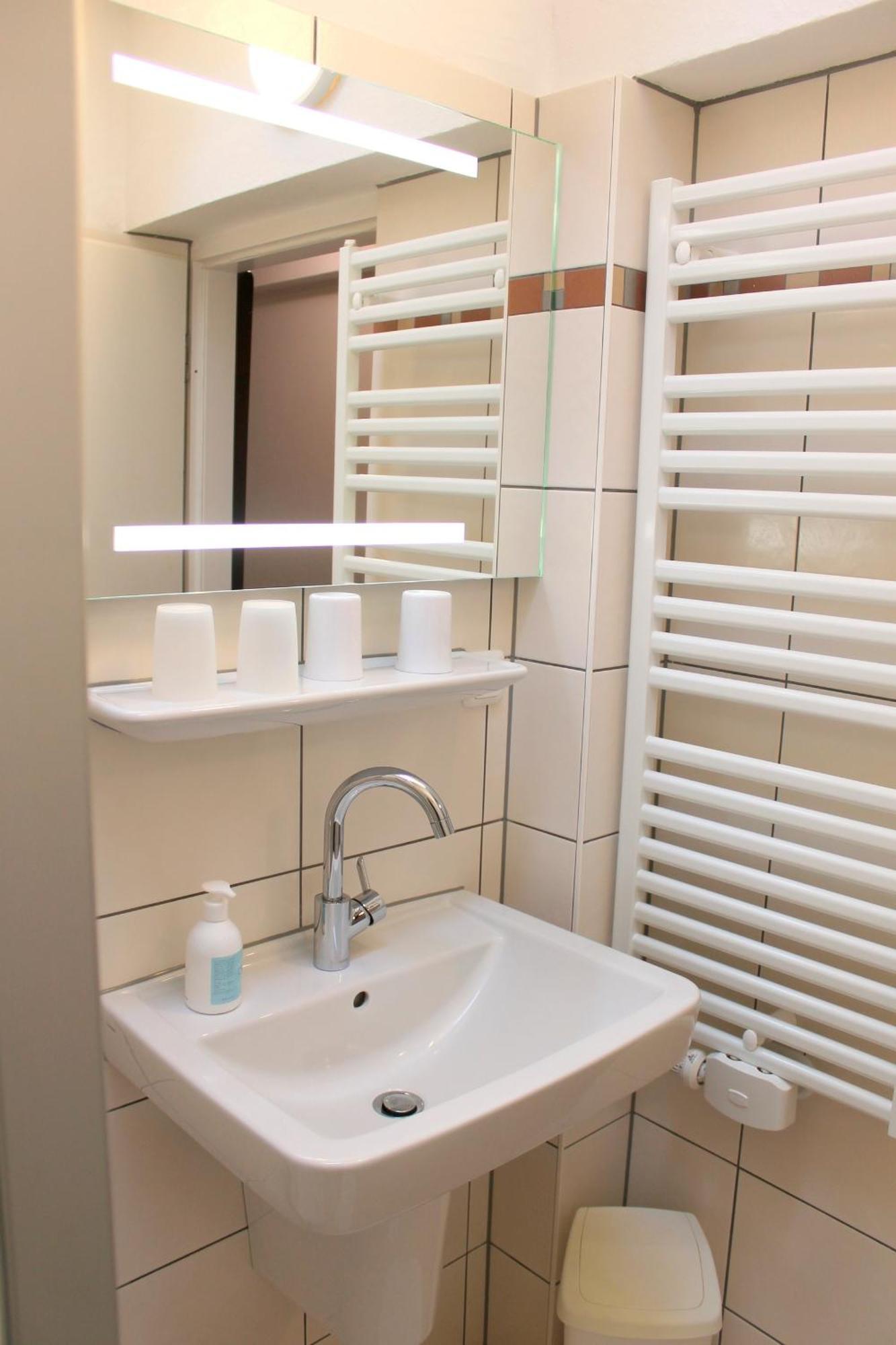 Wohnung 2 - G Pape - Schoene Terassenwohnung Mit Sep Ankleidezimmer, Kostenloses Wlan, Longstay Rabatt, Naehe Duenenpark 格洛米茨 外观 照片