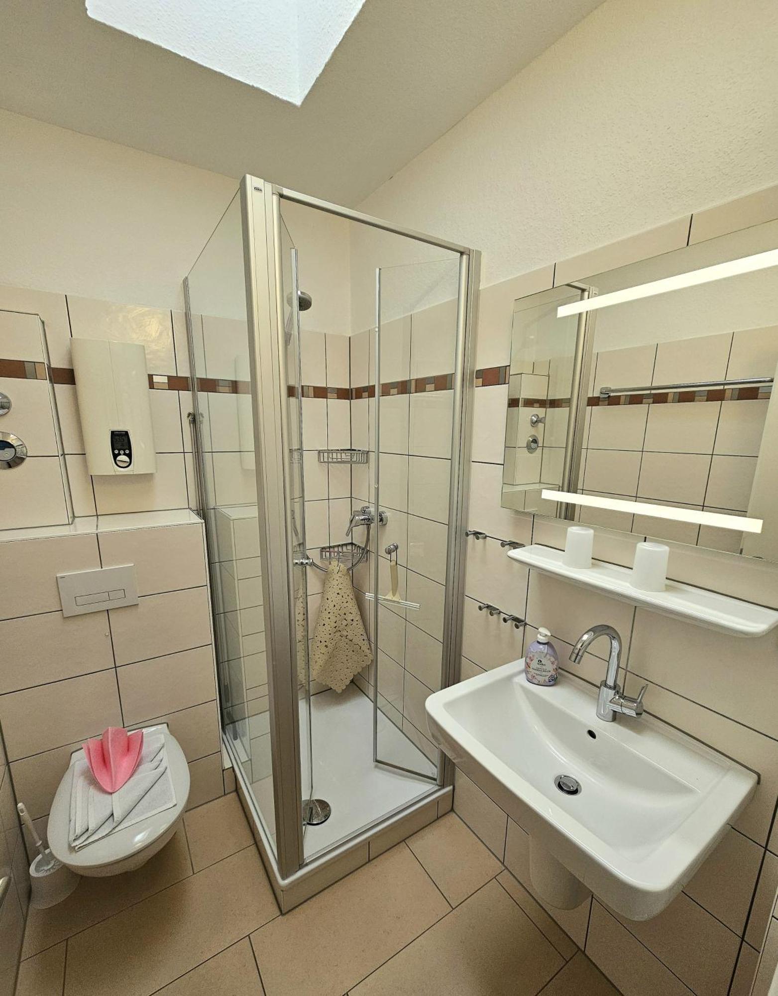 Wohnung 2 - G Pape - Schoene Terassenwohnung Mit Sep Ankleidezimmer, Kostenloses Wlan, Longstay Rabatt, Naehe Duenenpark 格洛米茨 外观 照片